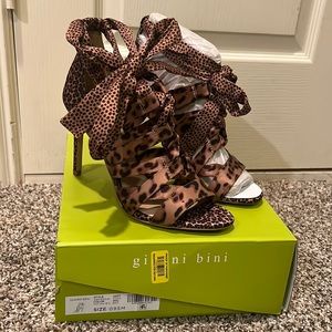 Gianni Bini cheetah print heels - Size 9 1/2